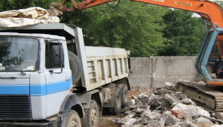 Вывоз строительного мусора с участка в Сарапуле недорого от 1533 руб. | 2Землекопа-Срл